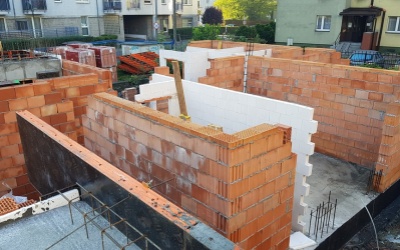 postęp prac przy budowie budynku mieszkalnego w Katowicach